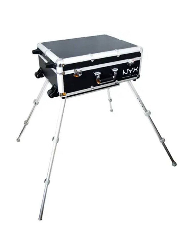 Кейс для макияжа с подсветкой и зеркалом NYX 3