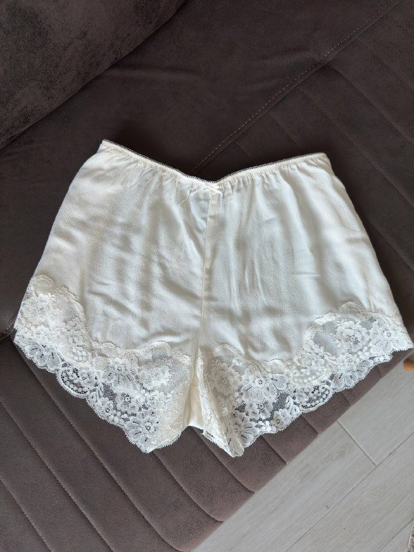 Шорты в бельевом стиле H&M