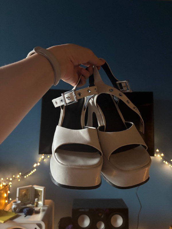 Белые женские босоножки Charles&Keith 39 размер 6