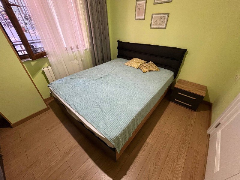 Кровать 160x200 с матрасом и наматрасником