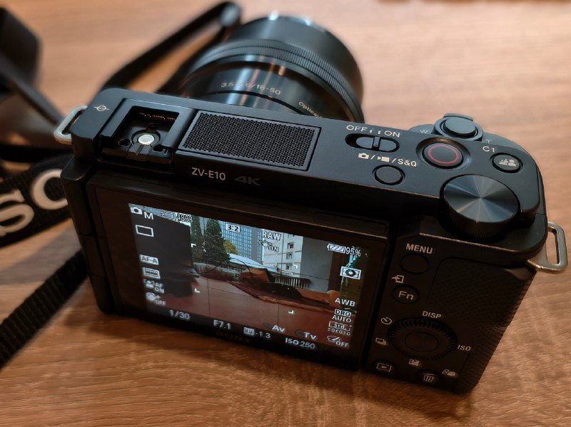 Камера Sony ZV-E10 с объективом 16-50 2