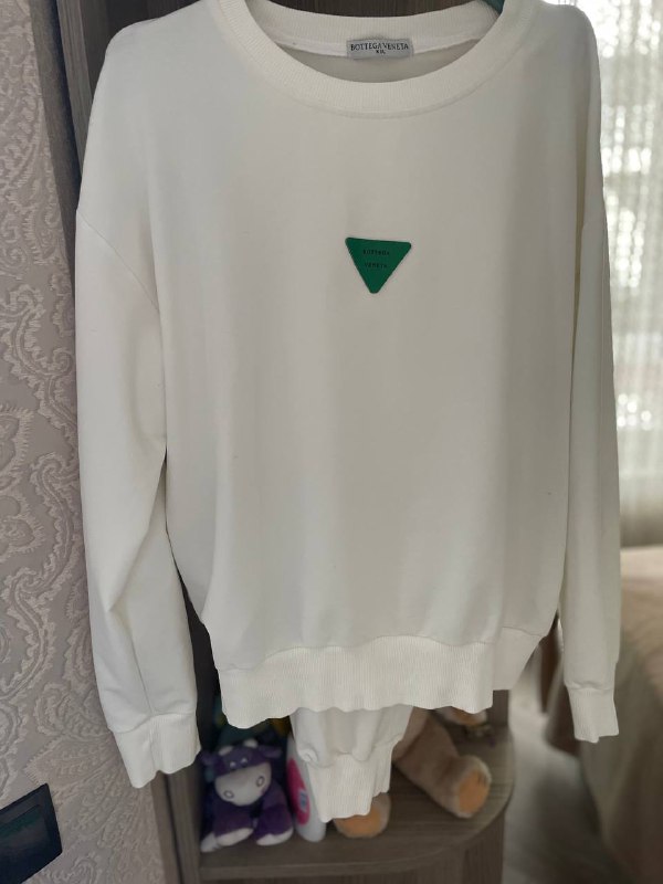 Кеды Convers, Ботинки PRADA, Костюм Турция, Джинсы CROPP, Свитер Турция, Бомбер 3