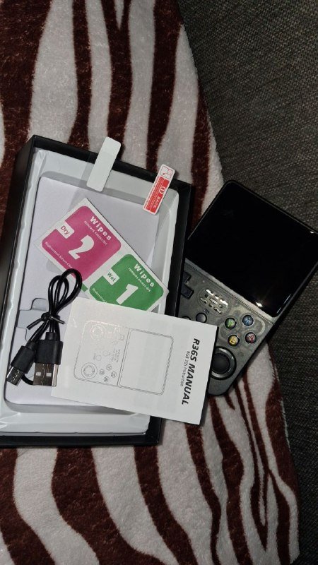 Игровая консоль, защитное стекло, салфетки, инструкция, кабель 3