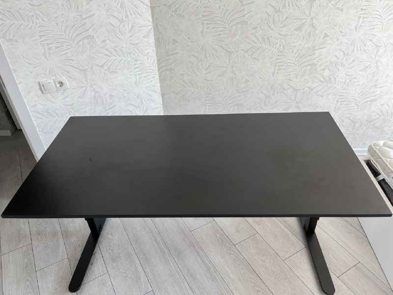 стол 160x80, кожаное кресло