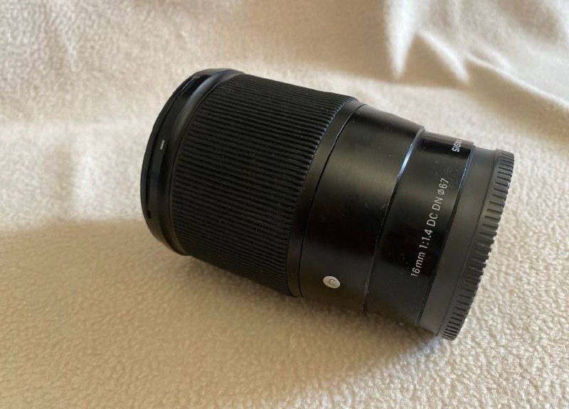 Объектив фикс Sigma 16mm 1.4 для Sony E 3