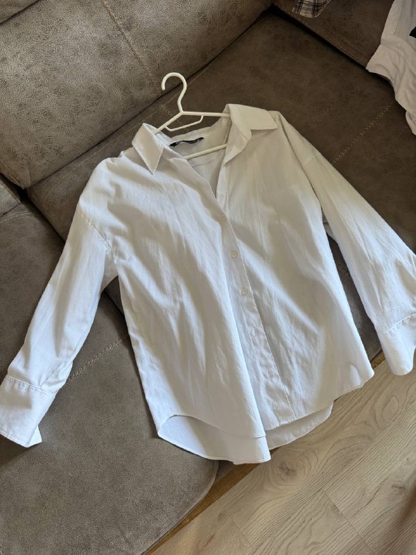 Худи оверсайз, Джинсы Zara, Черное платье, Белая рубашка, Штаны, Свитер, Пиджак Zara, Часы, Пуховик, Свитшот 4