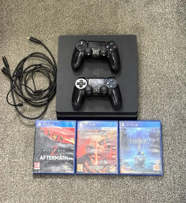 PlayStation 4 Slim 1TB, 2 геймпада, 3 диска