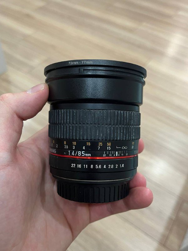 Мануальный объектив Samyang 85mm 1.4 canon ef, чехол