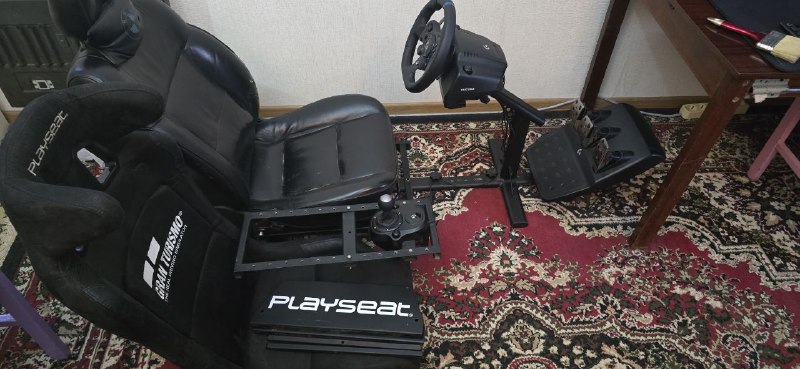 Руль Logitech G23 с игровым креслом Gran Turismo и BMW 6