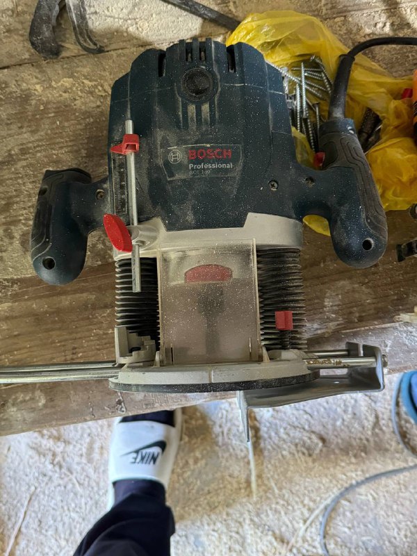 Фрезер Bosch GOF 130
