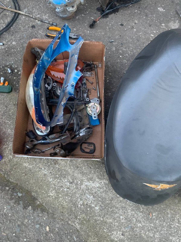 раму и повязанные детали мотоцикла целиком 3