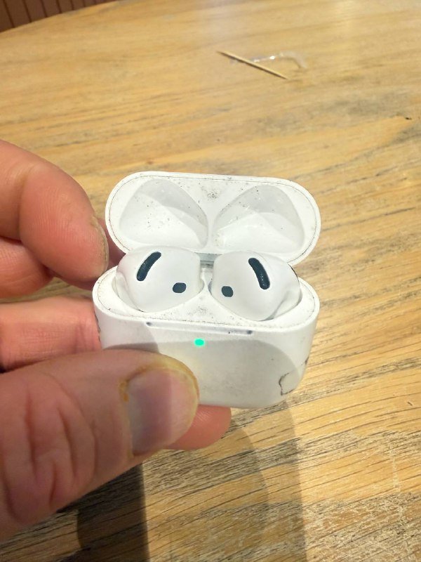 Airpods 4