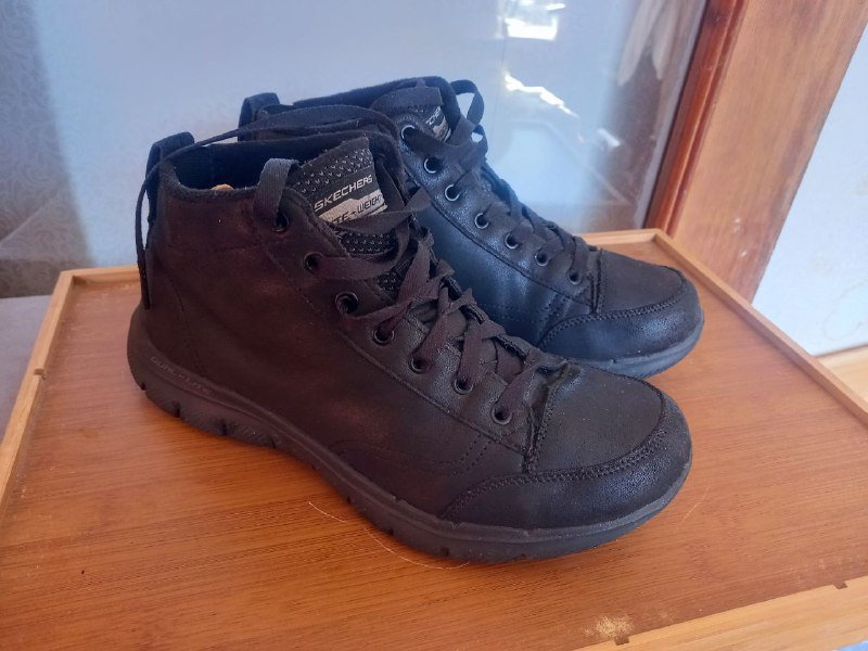 ветровка Carhartt, джинсы Lee, куртка Taifun, ботинки Skechers, кеды Vans 8