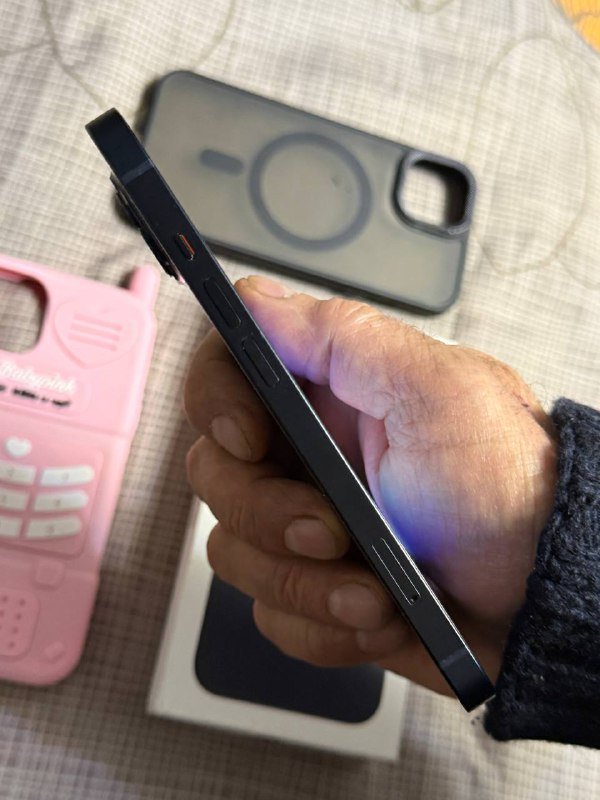 Айфон 13 128 ГБ, полный комплект, чехлы в подарок 5