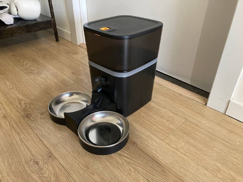 Автоматическая кормушка для котов и собак на две миски