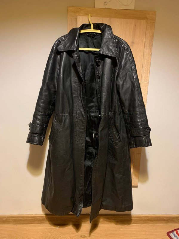 Кожаный плащ женский теплый на пуговицах и поясе