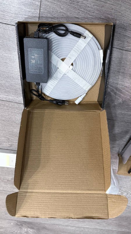 Неоновая лента белая 5 метров 2