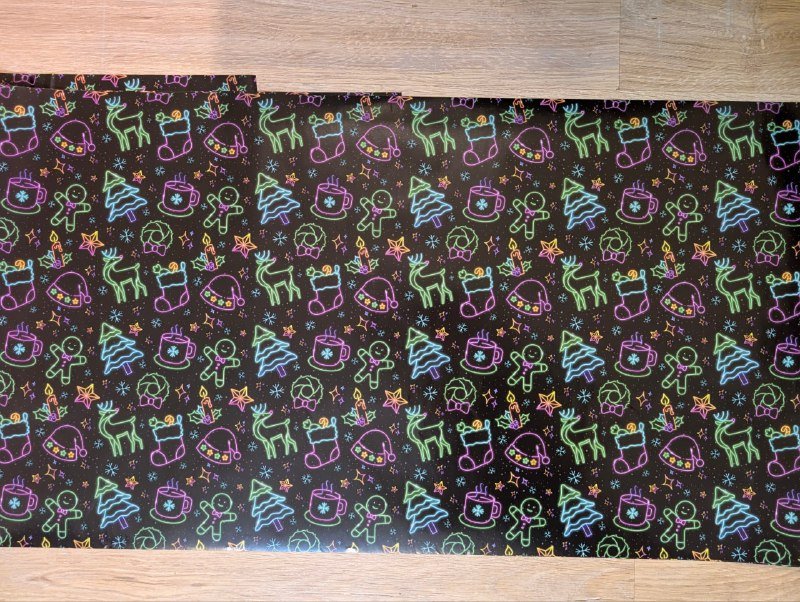 остатки упаковочной бумаги, наполнителя и декоративной ленты 3