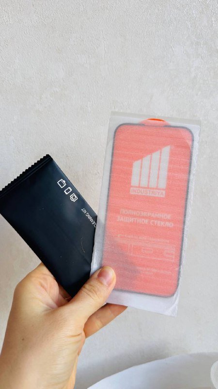 Защитное стекло на iPhone 15 pro с салфеткой и стикерами