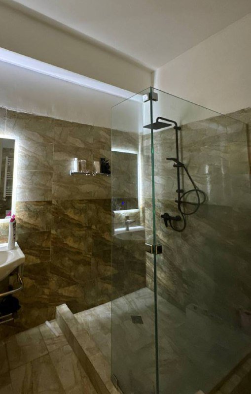 Каленое стекло для душевой + душевая система с смесителем