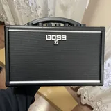 Гитара Squier Stratocaster, комбоусилитель Boss Katana-Mini 4