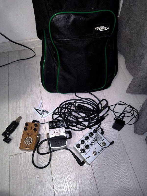 Компьютерное кресло, прожектор, гитара Fender, клетка для собак, велосипед Trinix 3