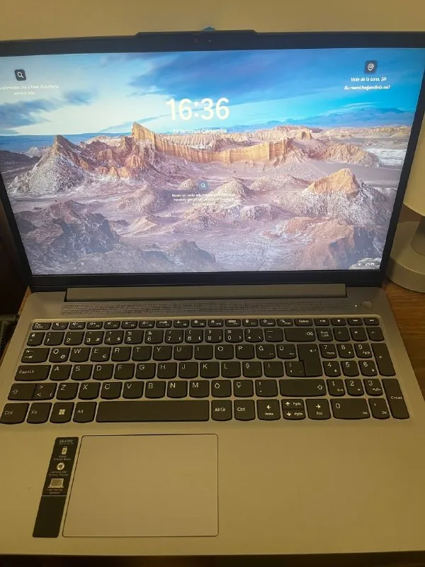 Lenovo IdeaPad Slim 3 15IAN8 Laptop 1