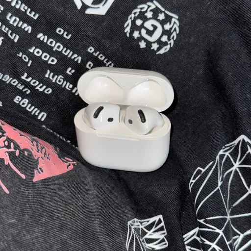 AirPods 4 ANC