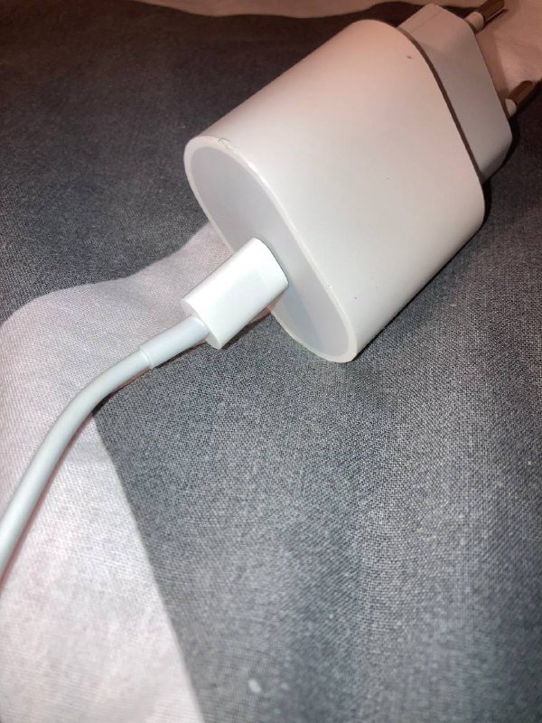 Айфон провод и адаптер, два адаптера