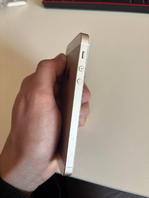 iPhone SE 2016 3