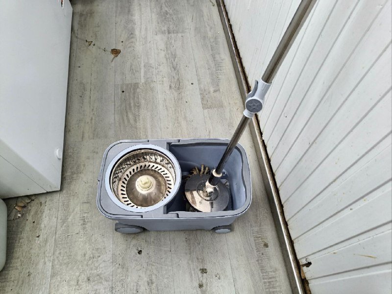 Водонагреватель, холодильник, торговые весы, индукционная плита, мультиварка, раковина с краном, ведро со шваброй, соковыжималка, вытяжка, постер, стол, полка нержавеющая 10