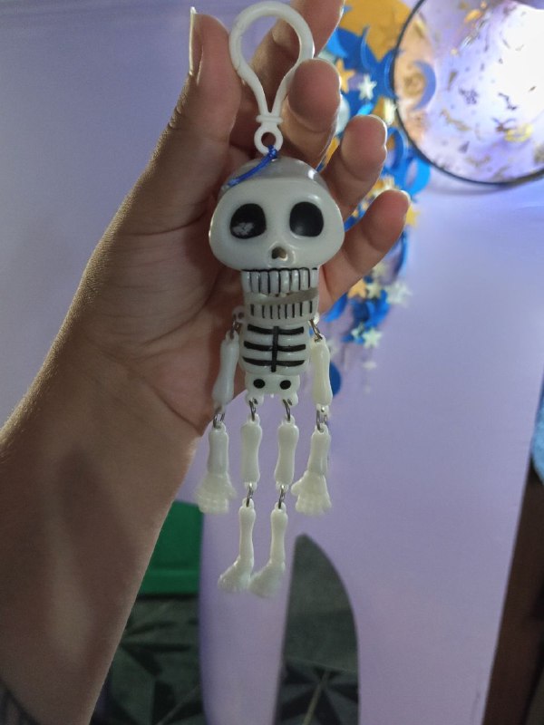 Чемодан ретро, декор с подсветкой, шляпы ведьмы, игрушки 7