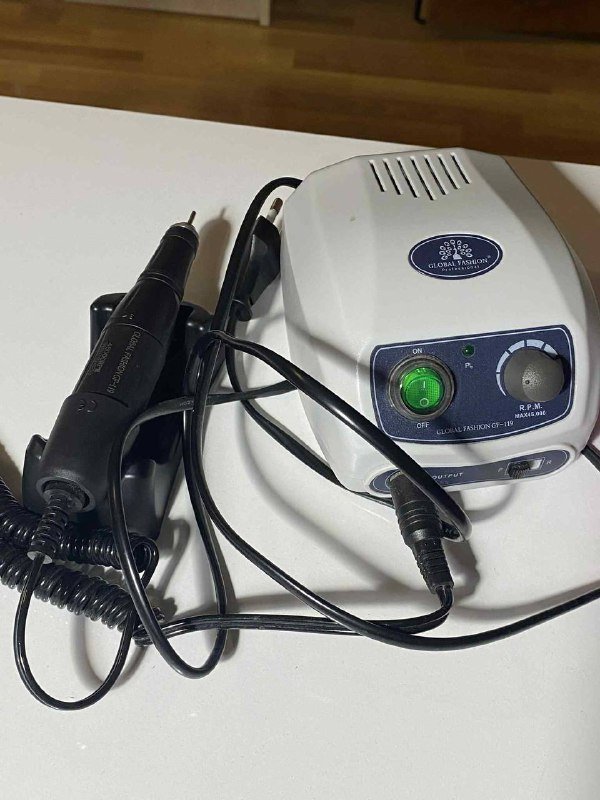 Набор для ногтей с лаковыми покрытиями и инструментами 9