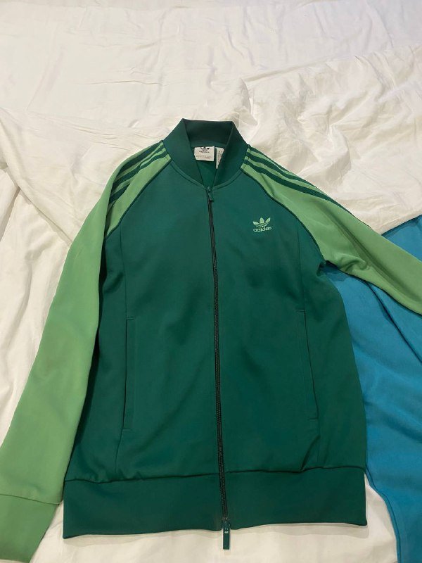 Azzaro The Most Wanted Intense, Mancera Cedrat Boise, джинсы Levi’s, куртка Adidas Originals, куртка Bershka, обувь Adidas Samba, обувь Veja, часы Swatch 4