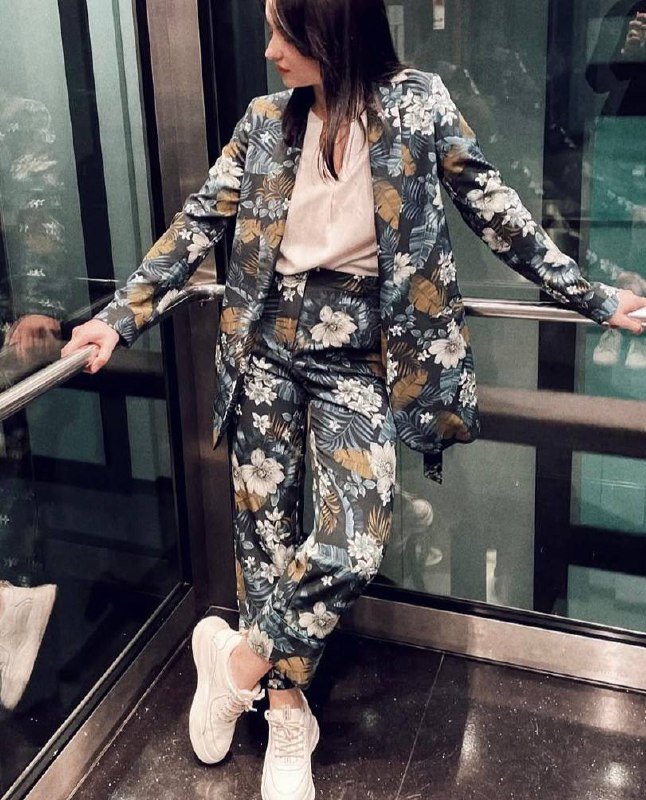 Женский костюм в цветок ZARINA 42 размер 2