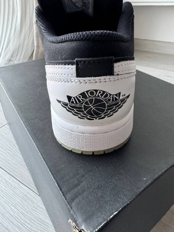 Кроссовки Nike Air Jordan размер 7.5 4