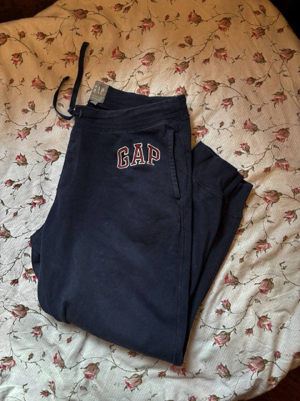 Жилетка Tommy Jeans, Штаны Dickies, Шорты Gap, Спортивки Gap, Футболка Karl Kani, Шорты Levis, Худи Undefeated, Штаны H&M, Вельветовые Джинсы Levis Premium 4