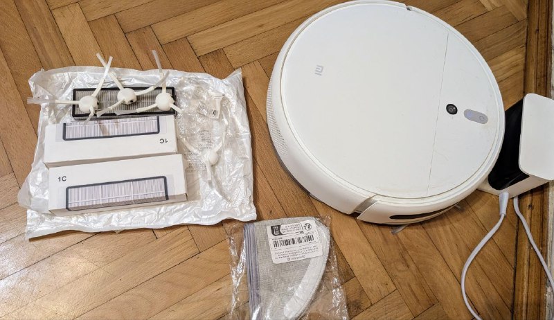 Робот-пылесос Xiaomi с новым аккумулятором и комплектующими