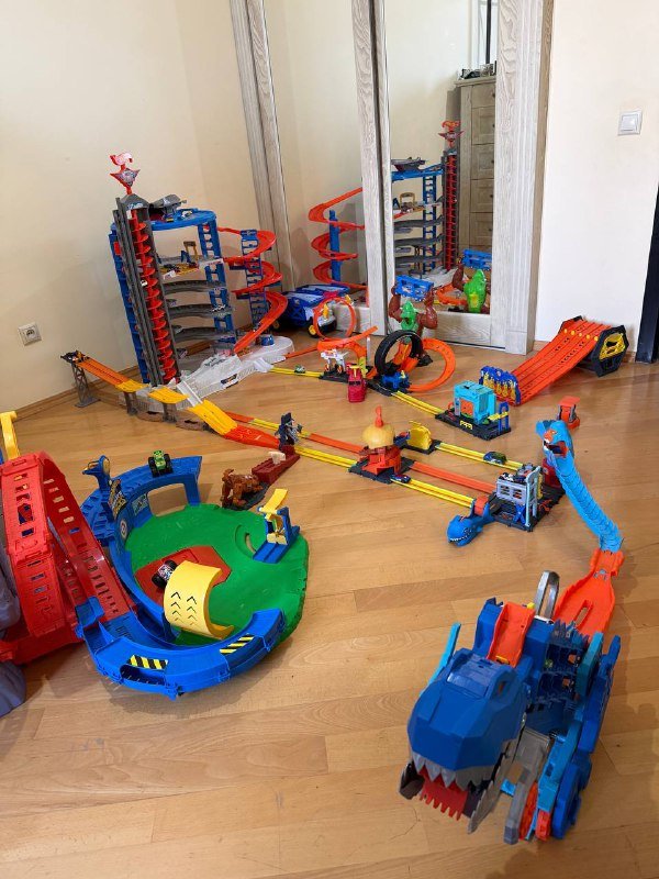 Трассы Hot Wheels, машины, монстр-траки 5