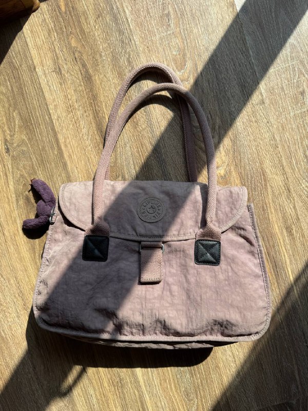 Шорты Carhartt, Сумка Kipling, Футболка Nike, Кепка Saucony, Джинсы True Religion, Футболка Yamaha, Кроссовки Nike, Штаны Nike, Кепка Nike Tn 2