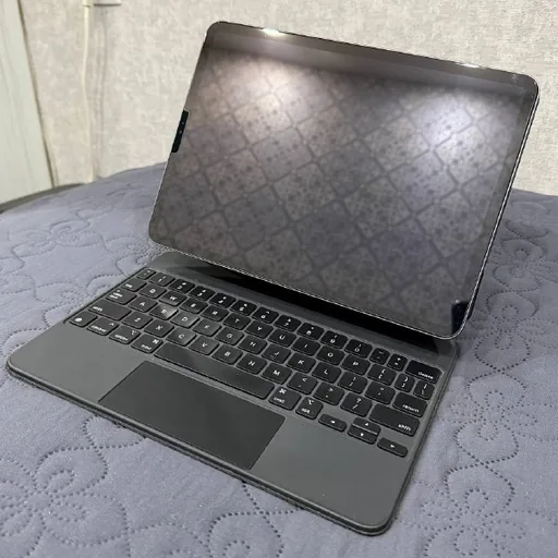 iPad 11 Pro 2 поколения с Magic Keyboard
