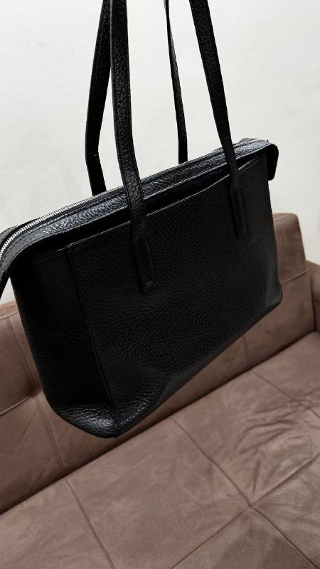 Черная кожаная сумка