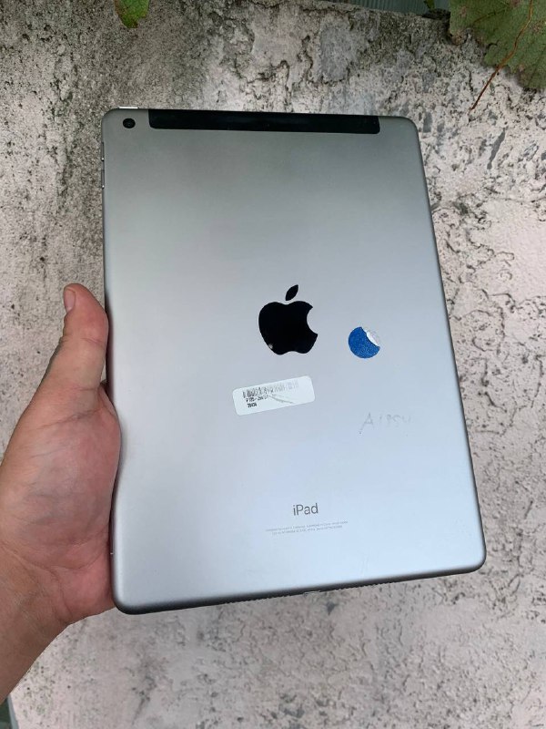 iPad 7th generation 32GB Cellular, iPad 6th generation 32GB Cellular, iPad 5th generation 32GB Cellular