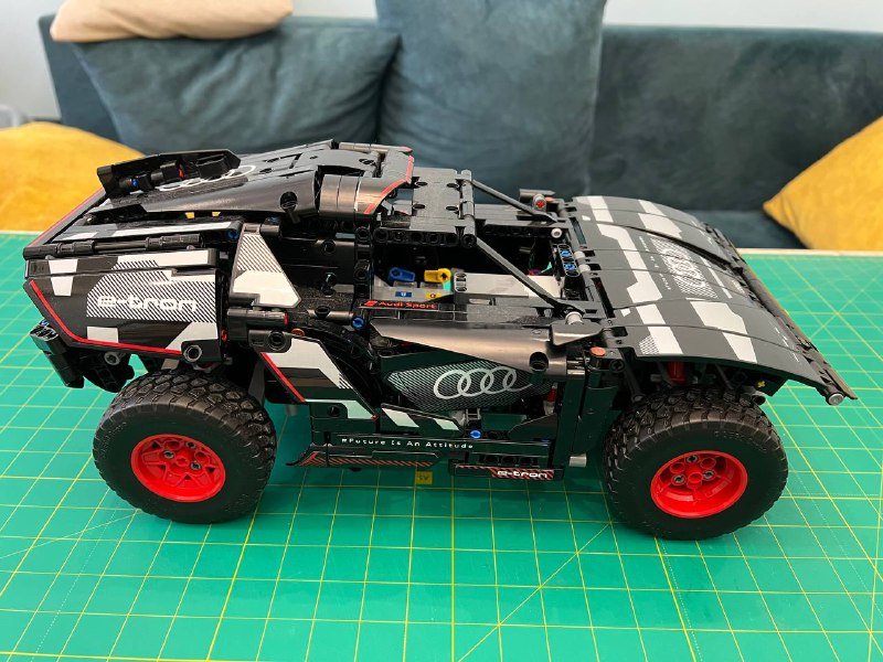 Lego Technic 42160 Audi RS Q e-tron набор