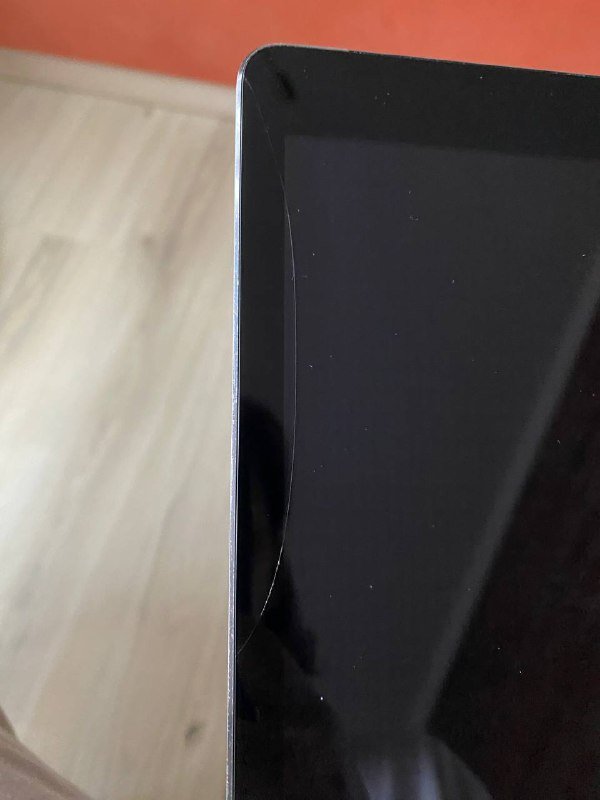 Apple iPad Air (A1475, wi-fi + симка) с трещиной на стекле 3