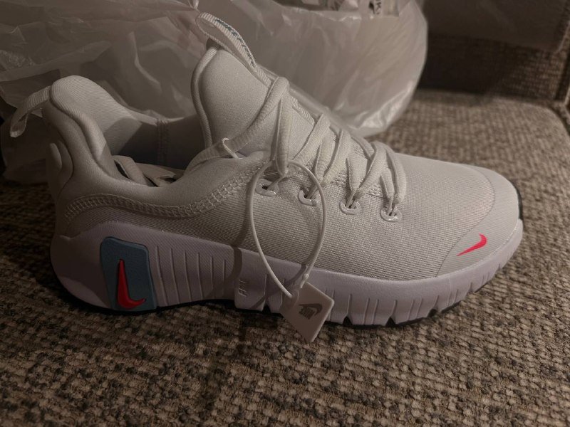 Новые белые кроссовки Nike 5