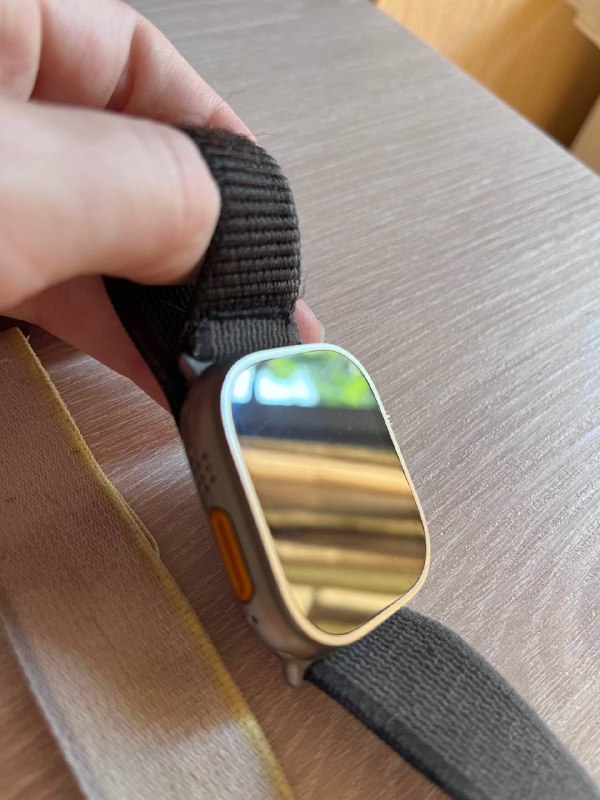 Apple Watch Ultra, запасной ремешок, зарядный кабель 2