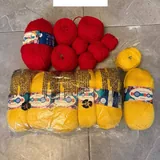 Пряжа, спицы, моталка, клеевой пистолет 2