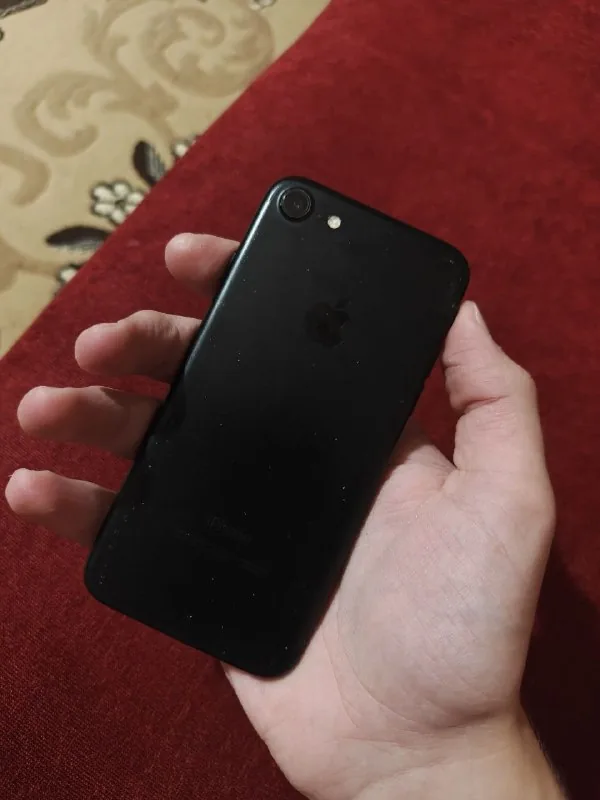 iPhone 7 Black, 128 GB 1