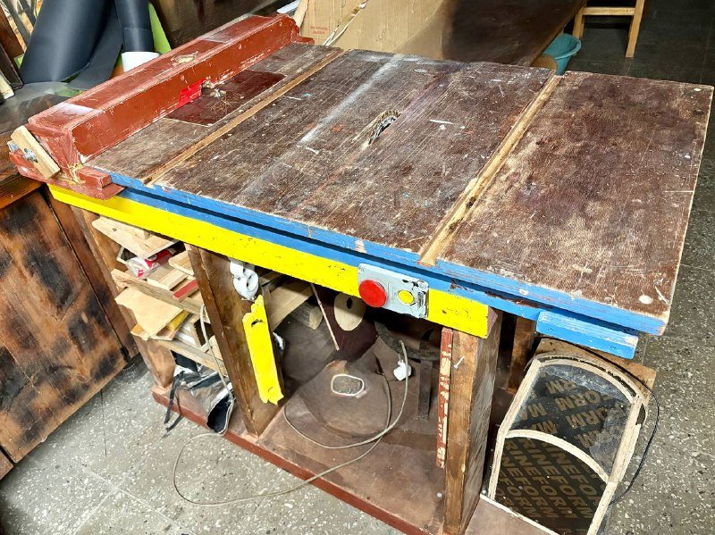 Верстак с фрезером Bosch и пилой Stanley